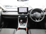 【運転席・インパネまわり】 ハンドル・シート・フロアーなど隅々までプロによるクリーニング済み☆彡キレイな車内でドライブが一層快適にお楽しみいただけます!!