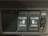 【両側パワースライドドア】両側がパワースライドドアになっており、運転席のスイッチやスマートキーでも開閉が可能です!開口部も広いので乗り降りも楽々♪