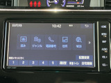 見やすい大型ディスプレイが魅力です。快適なドライブをサポートする機能が満載で、日常の移動もレジャーも楽しめます。