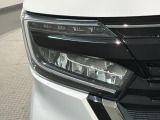 LEDヘッドライトは、点灯の瞬間から最大光量を発揮し、突然暗くなるトンネルなどでの安定感を高めます。