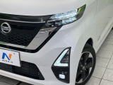 【LEDヘッドライト】悪天候や夜間走行時も良好な視界を確保し安心して運転できる高輝度LEDヘッドライトを装備!点灯速度が早く、消費電力も抑えられています。