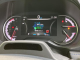 視認性の高いメーターパネルは、運転に必要な情報を分かりやすく表示。運転状況を常に把握し、安全運転をサポートします。スタイリッシュなデザインも魅力です。