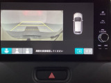 バックでの車庫入れも安心です!リアカメラが付いているバックモニター付のナビディスプレイを装備しております。バンパーについているソナーや、操作線もついており距離感も画面から確認できます。