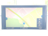 ●純正ナビ:一体感のあるナビは、高級感ある車内を演出してくれます。オーディオ機能も充実しておりますので、運転もより楽しめます♪