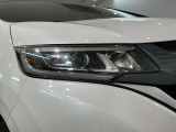 LEDヘッドライトは、点灯の瞬間から最大光量を発揮し、突然暗くなるトンネルなどでの安定感を高めます。