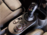 ミニ独特のゴーカートフィーリングと呼ばれる軽快なハンドリングはAT車、MT車のどちらでも楽しめます。