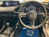 すっきりとしたハンドル周りのデザインで、運転席の操作性も良く、リラックスして運転をしていただけます。