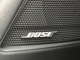 【BOSEサウンドシステム】メーカーオプションの高品位サウンドシステムを搭載。専用のチューニングが施された大小様々なスピーカーから良質なサウンドが奏でられ、臨場感あふれる音響空間を演出します。