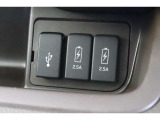 USBソケットがついていますのでコードを繋げばスマートフォンなどの充電が出来ます!オーディオソース USB 対応しております。