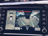 駐車時の安全性を高めるバックモニター。周囲の状況を把握しやすく、スムーズな駐車をサポートします。狭い駐車場でも安心です。