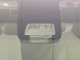 【衝突軽減装置】走行中に前方の車両等を認識し、衝突しそうな時は警報とブレーキで衝突回避と被害軽減をアシスト。より安全にドライブをお楽しみいただけます。