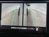 幅も大きいクルマなので、すれ違いも心配ですよね。バックカメラだけでなく、サイドカメラも装備しています。裏道のすれ違いの時なども、活躍してくれます。
