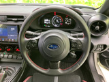 握り心地の良いステアリングは、運転の楽しさを高めます。操作性にも優れており、スムーズなハンドリングを実現。快適なドライブをサポートします。