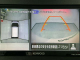【アラウンドビューモニター】まるでクルマを真上から見ているようなアラウンドビューモニターで運転をサポート。運転席から見えにくい車の四隅や後方もモニターでしっかり見えます。