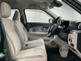 【運転席】シート周りは使用感も少なく、良好な状態となります。丁寧につかわれていたことがよくわかります。