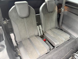 3列目シートです。普段お乗りになる方がいらっしゃらない時は収納していただくとお荷物スペースとしてご利用いただけます