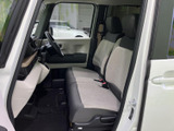 見やすいメーター類や操作しやすいスイッチ類が配置されており、運転に集中できます。快適な運転環境です。