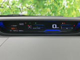 視認性の高いメーター類が、運転に必要な情報を分かりやすく表示。運転状況を的確に把握できます。