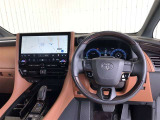 機能的なインパネはスイッチ類の操作性も良好!洗練されたスタイリッシュなデザインも好評!映像で後方確認が可能なデジタルインナーミラー、手のひらを温めてくれるステアリングヒーターを装備しております!