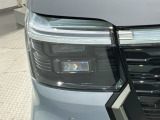 LEDヘッドライトは、点灯の瞬間から最大光量を発揮し、突然暗くなるトンネルなどでの安定感を高めます。
