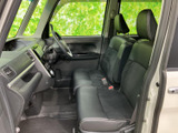 運転に必要な情報を、見やすく配置したインストルメントパネルです。操作性にも優れ、安全運転をサポートします。