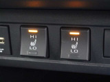 快適温熱シート(運転席・助手席)が装備されています。負担のかかりやすい肩や腰、冷えやすい下肢を効果的に温めてくれます。