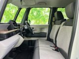 運転しやすい視界と、操作しやすい配置が特徴。日常の運転をより快適にする空間です。ドライバーの集中力を高める、機能的なデザインです。