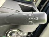 操作しやすい位置に配置されたウインカーレバー。確実な操作感で、安全な車線変更をサポートします。