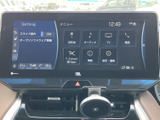 使いやすいインターフェースで、快適なドライブをサポートします。目的地設定やオーディオ操作も直感的に行え、スムーズな運転をサポートします。