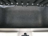 ラゲッジボートの下には大容量の収納スペース☆2段に分けて荷物を積載する事が出来ます。