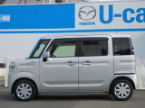 純正ホイールカバーで全体的にデザインがまとまっています。車も人も、オシャレはまずは足元からですね。