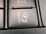 【LDA(レーンデパーチャーアラート)】&hellip;道路上の白線(黄線)をセンサーで認識し、ドライバーがウインカー操作を行わずに車線を逸脱する可能性がある場合、警報でお知らせします。
