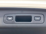 【パワーバックドア】スマートキーや運転席のボタンを押すだけでリアゲートが自動で開閉します!荷物を持っている時や、高い位置にあるバックドアを閉める際に便利な機能です♪