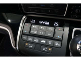 運転席と助手席の温度設定の変更が可能な左右独立タイプのデュアルエアコンです♪♪♪暑がりな人・寒がりな人も誰もが車内を快適にお過ごしいただけます♪♪♪