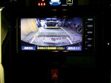 車庫入れなどでバックする際に後方確認ができて便利です。車庫入れ苦手な人もこれで安心!!