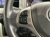 ステアリングにオーディオ操作スイッチが付いています。オーディオ画面に直接タッチしなくても操作が出来ますので、運転に集中できます。