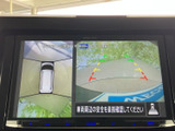 バックモニターで後方の状況を確認でき、安全な駐車をサポートします。狭い場所でも安心して駐車できます。周囲の確認をしっかり行いましょう。