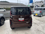 背面から
