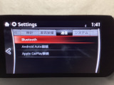 Bluetoothに接続することで、スマートフォンに入っている音楽アプリを車内で楽しめたり、通話が出来ます♪