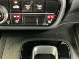 運転席/助手席シートヒーターで寒い日もすぐに温かくなり快適に過ごせます。2段階の温度調整が可能です