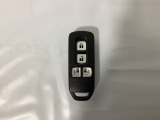 スマートキー付きですからドアロックの開閉およびエンジンスタートが楽々です。電動スライドドアの開け閉めもボタンで操作できます。