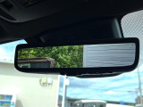 【デジタルインナーミラー】後席の大きな荷物や同乗者で後方が確認しづらい時でも安心!カメラが撮影した車両後方の映像をルームミラー内に表示。クリアな視界で状況の確認が可能です!