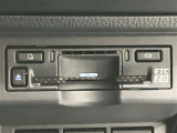 ETC車載器搭載しております。高速道路も料金支払いレーンに並ばず通過でき、とても便利です。ETCカードもお車購入時に入会する事ができます。お気軽にお問い合わせ下さい。