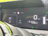 視認性の高いメーター類で、運転に必要な情報をしっかり確認できます。洗練されたデザインも魅力です。