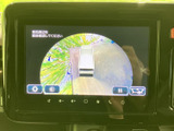 後退時の安全性を高めるバックモニター。ガイドライン表示で、正確な駐車操作をサポートしてくれます。