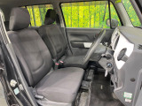 運転席シート廻りは使用感も少なく、良好な状態となっています。前オーナー様が丁寧に使っていたことがよくわかりますね。