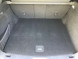 ラゲージルーム!後ろのシートは片方ずつ倒せます。乗る人や積む荷物に応じてアレンジが可能ですので多彩に使えてとても便利です。