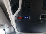 専用ボタンでコールセンターへ接続。状況に応じて緊急車両の要請やロードサービスの取次ぎを行います。重大事故の際は自動的にコールセンターにつながり、緊急車両やドクターヘリを要請します。(要申込)