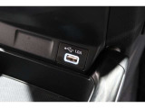 スマートフォンなどの音楽再生が可能なUSB接続ジャック装備車両です♪♪♪
