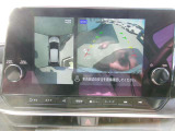 アラウンドビュ-モニタ-装備。上から見下ろしているような映像が表示されるので、車庫入れ時にも安心です!確認しずらい障害物等も視認しやすいですね^^